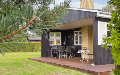 Brunhilde - 850M from the Sea: Vegetation, Shrub, Spring, Cottage, Garden, Shade, Backyard, Yard, Chair