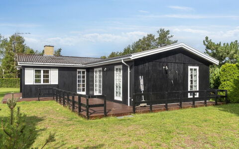 Brunhilde - 850M from the Sea: Vegetation, Shrub, Spring, Cottage, Garden, Shade, Backyard, Yard, Chair