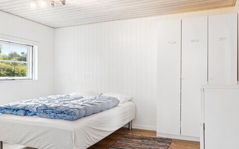 Sakulfuer - 390M from the Sea: Wood, Flooring, Floor, Interior Design, Ceiling, Wood Flooring, Bedroom, Room, Plank, Bed