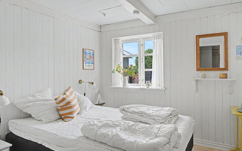 Ilkka - 220M from the Sea: Wood, Flooring, Floor, Bedroom, Plank, Hardwood, Bed Sheet, Bedding, Wood Flooring, Bed