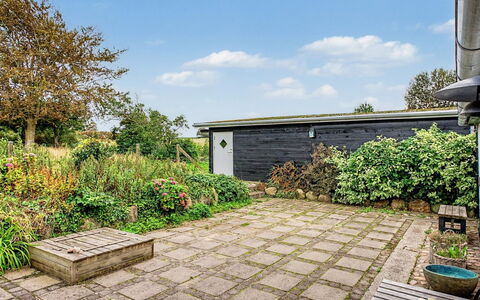 Ilkka - 220M from the Sea: Shrub, Garden, Land Lot, Home, Groundcover, Flagstone, Backyard, Landscaping, Walkway