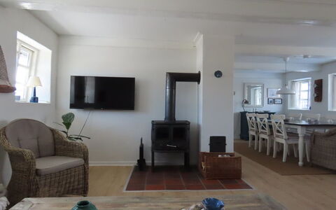 Ilkka - 220M from the Sea: Furniture, Flooring, Interior Design, Floor, Wood, Ceiling, Room, Living Room, Table, Wood Flooring