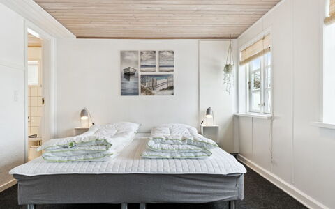 Dana - 525M from the Sea: Wall, Interior Design, Bedroom, Wood, Ceiling, Bed, Floor, Furniture, Flooring, Bed Sheet