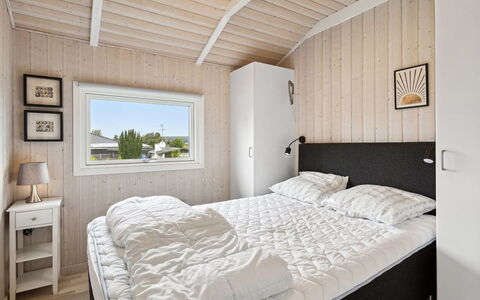 Hjalmsvider - 300M from the Sea: Wood, Bedroom, Bed, Home, Floor, Bed Sheet, Bedding, Bed Frame, Hardwood, Plank