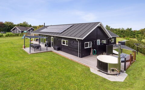 Amdi - 700M from the Sea: Architecture, Roof, Home, Composite Material, Daylighting, Siding, Driveway
