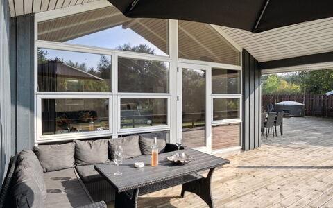 Elif - 30Km from the Sea: Home, Cottage, Porch, Hardwood, Siding, Deck, Shade, Plank, Estate, Garden Buildings