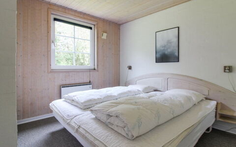 Joona - 12Km from the Sea: Wood, Bedroom, Bed, Bed Sheet, Bedding, Bed Frame, Ceiling, Hardwood, Daylighting, Wood Stain