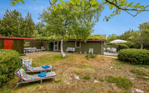 Sisko - 800M from the Sea: Cottage, Shed, Hut, Farmhouse, Prairie, Shack, Barn, Log Cabin, Garden Buildings