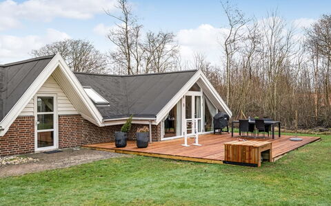 Anu - 300M to the Fjord: Roof, House, Home, Cottage, Siding, Estate, Driveway, Garden Buildings, Yard, Shed