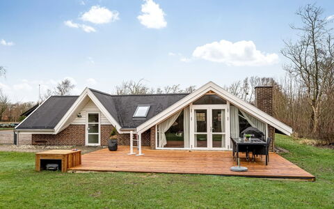 Anu - 300M to the Fjord: Roof, House, Home, Cottage, Siding, Estate, Driveway, Garden Buildings, Yard, Shed
