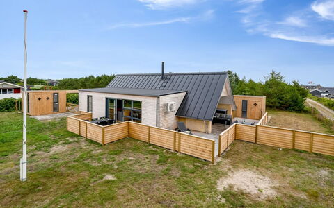 Thorid - 800M from the Sea: Cottage, Shed, Hut, Farmhouse, Prairie, Shack, Barn, Log Cabin, Garden Buildings
