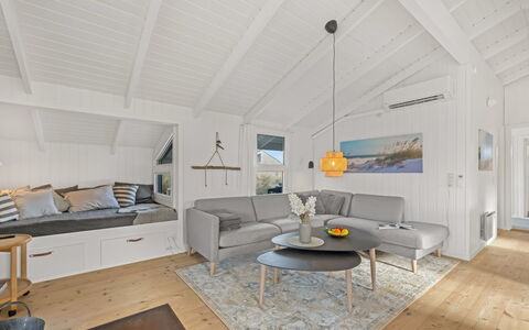 Flepko - 50M from the Sea: Wood, Flooring, Interior Design, Floor, Ceiling, Wood Flooring, Furniture, Room, Hardwood, Living Room