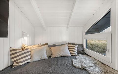 Flepko - 50M from the Sea: Wood, Interior Design, Floor, Bedroom, Flooring, Linens, Bed, Ceiling, Room, Bed Sheet