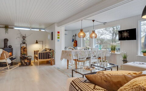 Elma - 350M from the Sea: House, Home, Residential Area, Roof, Cottage, Land Lot, Estate, Yard, Garden, Siding