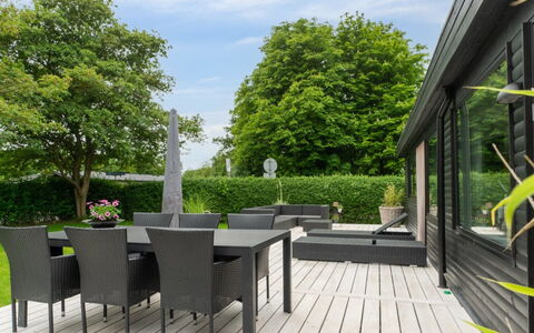 Elma - 350M from the Sea: House, Home, Residential Area, Roof, Cottage, Land Lot, Estate, Yard, Garden, Siding