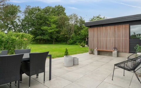 Elma - 350M from the Sea: House, Home, Residential Area, Roof, Cottage, Land Lot, Estate, Yard, Garden, Siding