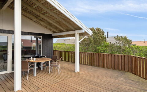 Wolter - 700M from the Sea: House, Roof, Home, Cottage, Shed, Garden Buildings, Siding, Yard, Log Cabin, Hut