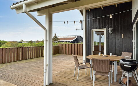 Wolter - 700M from the Sea: House, Roof, Home, Cottage, Shed, Garden Buildings, Siding, Yard, Log Cabin, Hut