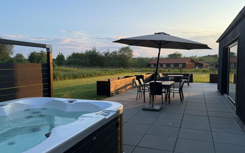 Asel - 350M from the Sea: Hardwood, Swimming Pool, Dusk, Patio, Resort