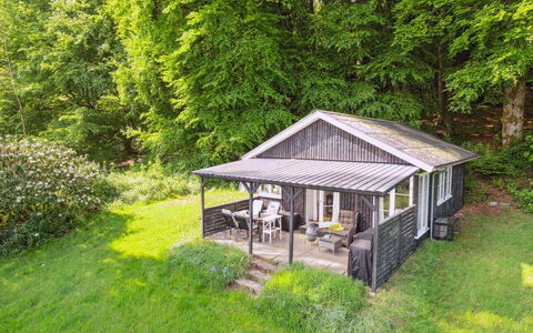 Ginne - 100M to the Fjord: Tree, Grass, Wood, Shrub, House, Cottage, Roof, Rural Area, Home