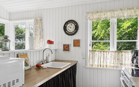 Ginne - 100M to the Fjord: Wood, Interior Design, Flooring, Kitchen, Countertop, Kitchen Appliance, Wood Stain, Hardwood, Plank, Houseplant
