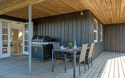 Elmo - 800M from the Sea: Roof, House, Land Lot, Home, Cottage, Estate, Garden Buildings, Shade, Log Cabin, Landscaping