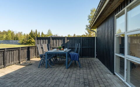 Elmo - 800M from the Sea: Roof, House, Land Lot, Home, Cottage, Estate, Garden Buildings, Shade, Log Cabin, Landscaping
