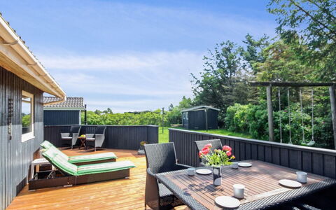 Wisti - 600M from the Sea: Wood, Home, Deck, Hardwood, Wood Flooring, Wood Stain, Plank, Porch, Shade, Cottage