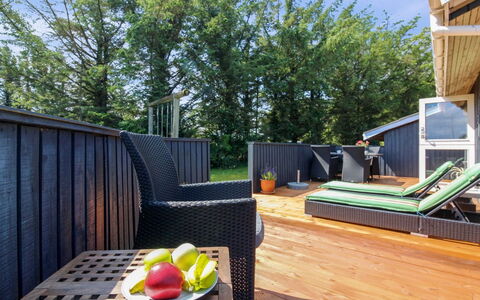 Wisti - 600M from the Sea: Wood, Wood Flooring, Furniture, Hardwood, Wood Stain, Plank, Deck, Shade, Chair, Eco Hotel