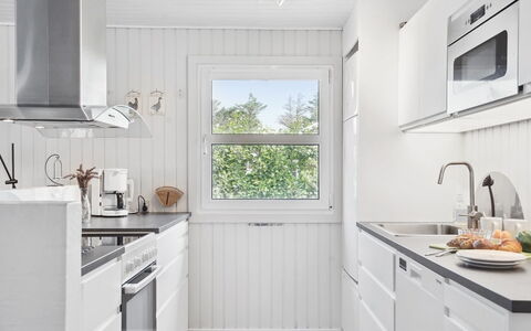 Ingebore - 700M from the Sea: Kitchen, Kitchen Appliance, Wood, Major Appliance, Countertop, Interior Design, Home Appliance, Flooring, Cabinetry, Home