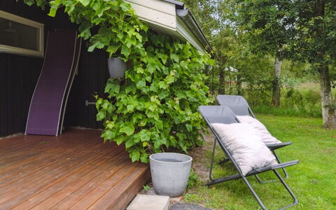 Alkmar - from the Sea: Leaf, Shrub, Shade, Garden, Sunlight, Backyard, Outdoor Furniture, Yard, Outdoor Structure, Landscaping