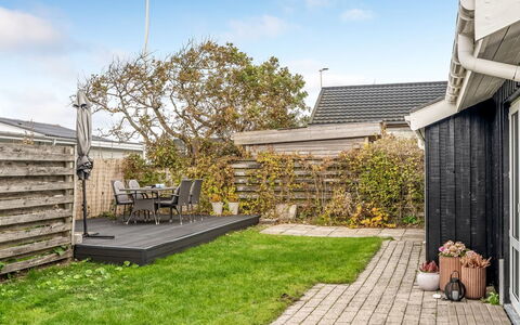 Kielo - 200M to the Fjord: Grass, Grassland, Landscape, Ecoregion, Plain, Plant Community, Land Lot, Outdoor Furniture, Prairie, Shrubland