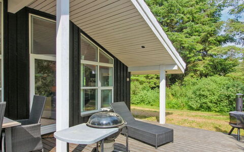 Arlett - 950M from the Sea: Blue, Shrub, Cottage, Groundcover, Garden, Estate, Shade, Landscaping, Farmhouse, Eco Hotel