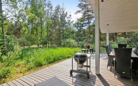 Arlett - 950M from the Sea: Blue, Shrub, Cottage, Groundcover, Garden, Estate, Shade, Landscaping, Farmhouse, Eco Hotel