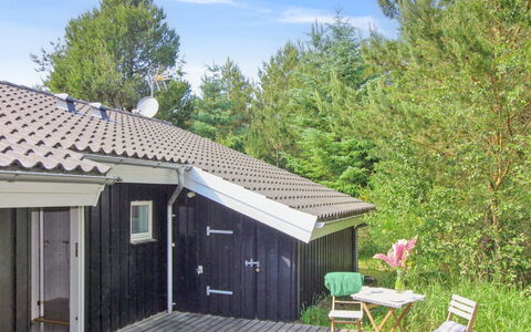 Arlett - 950M from the Sea: Blue, Shrub, Cottage, Groundcover, Garden, Estate, Shade, Landscaping, Farmhouse, Eco Hotel