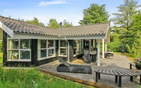 Arlett - 950M from the Sea: Blue, Shrub, Cottage, Groundcover, Garden, Estate, Shade, Landscaping, Farmhouse, Eco Hotel