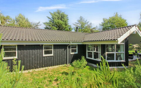 Arlett - 950M from the Sea: Blue, Shrub, Cottage, Groundcover, Garden, Estate, Shade, Landscaping, Farmhouse, Eco Hotel