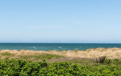 Minka - 58M from the Sea: Sky, Blue, Water, Water Resources, Daytime, Body Of Water, Horizon, Green, Vegetation