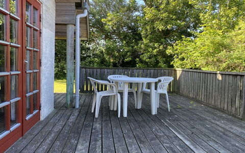 Henke - 100M from the Sea: Wood, Porch, Wood Flooring, Hardwood, Deck, Plank, Composite Material, Wood Stain, Outdoor Furniture, Cottage