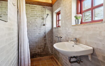Henke - 100M from the Sea