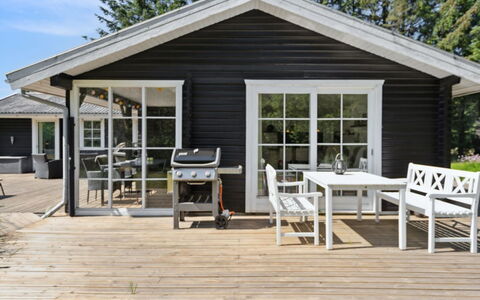 Adser - 600M from the Sea: Residential Area, Roof, Suburb, Driveway, Estate, Chimney