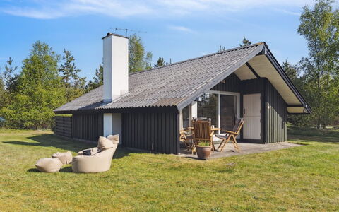 Irlin - 600M from the Sea: Grass, Roof, House, Cottage, Home, Architecture, Land Lot, Grassland, Rural Area, Farmhouse