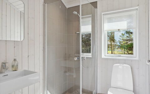 Erke - 500M from the Sea: Flooring, Wood, Floor, Plumbing Fixture, Ceiling, Interior Design, Home, Room, Bathroom, Toilet
