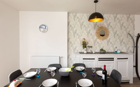 Cancale 160: Table, Furniture, Property, Building, Chair, Lighting, Interior Design, Flooring, Plant, Floor