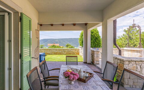Villa Dina: Sky, Building, Snow, Plant, Window, Tree, House, Freezing, Slope, Natural Landscape