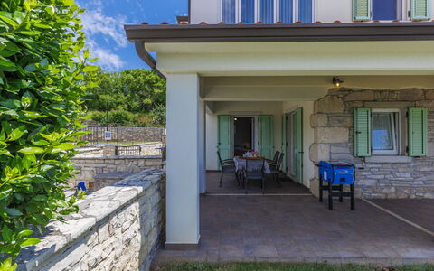 Villa Dina: Sky, Building, Snow, Plant, Window, Tree, House, Freezing, Slope, Natural Landscape