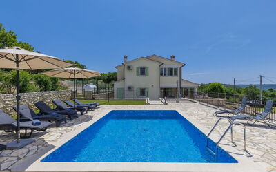Villa Dina