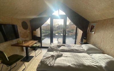 Accommodation:&nbsp;Tiny House Solo Retreat 2 300.2