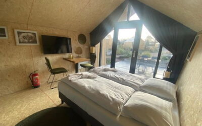 Accommodation:&nbsp;Tiny House Solo Retreat 2 300.2