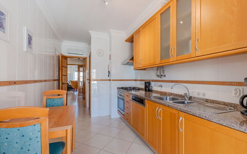 Sunny Beach Casa-M: Wood, Flooring, Floor, Apartment, Wood Stain, Hardwood, Varnish, Wood Flooring, Kitchen, Cabinetry